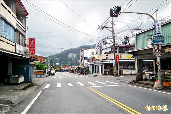 台九線轉進東六十六線道路口未設紅綠燈，金崙居民途經心驚驚！籲增設交通號誌。（記者陳賢義攝）