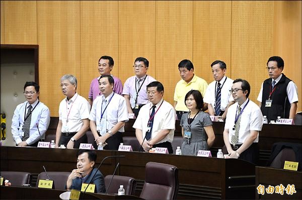 桃園市十二個區長昨天到議會備詢。（記者謝武雄攝）