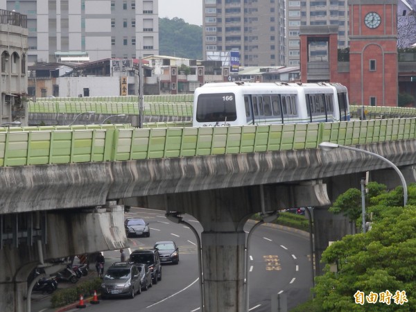 台北捷運文湖線又出狀況。（資料照，記者吳亮儀攝）