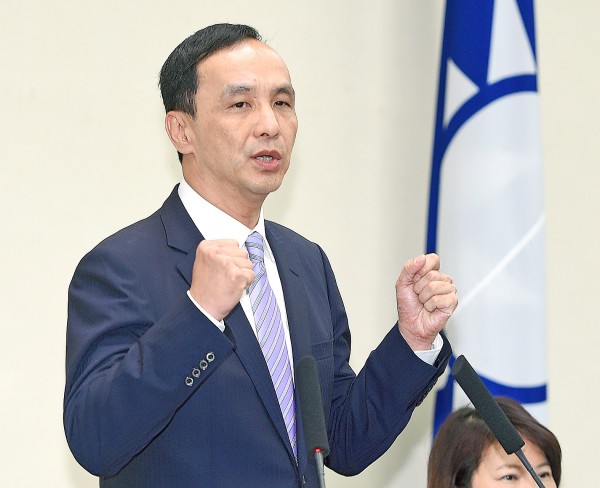 Chinese Nationalist Party （KMT） Chairman Eric Chu speaks during a KMT Central Standing Committee meeting in Taipei on Wednesday.
Photo: Liao Chen-huei, Taipei Times