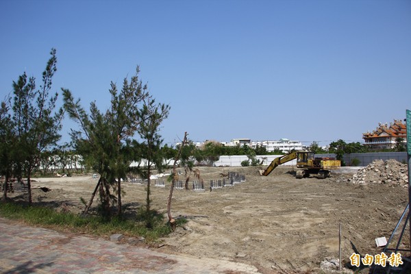 高跟鞋教堂工地現在已停工。（記者林宜樟攝）