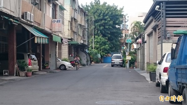 看張男生長的鄰居認為繼父與張男形同父子（記者葉永騫攝）