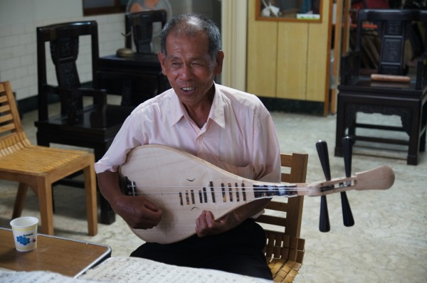 南市傳統藝術保存者、南管樂器製作藝師黃太郎辭世。（台南市文資處提供）