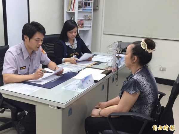 台灣新住民司法通譯制度遲未建立，不受尊重、酬勞低，造成有新住民被迫當通譯，結果環境壓力太大而尋短。（資料照，記者廖雪茹）