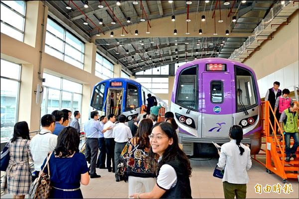 機場捷運通車時程多次延宕，桃捷董事長何煖軒對於明年三月通車的時程表持保留態度。（記者謝武雄攝）