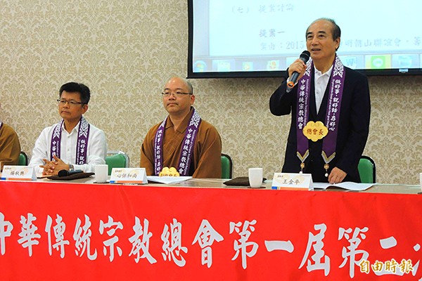 王金平身兼中華傳統宗教總會總會長，鼓勵民眾參加今年12月25日世界神明聯誼會活動。（記者黃旭磊攝）