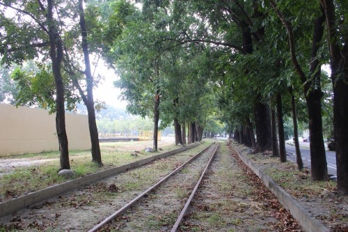 高雄煉油廠內的六燃時期鐵道遺跡。（翻攝自洪致文部落格）