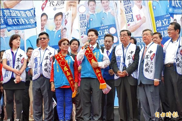 國民黨土城、三峽區立委參選人盧嘉辰在競選總部成立大會上表示，只有爭取地方建設，才沒有政治惡鬥、爭論不休的藍綠議題。（記者張安蕎攝）