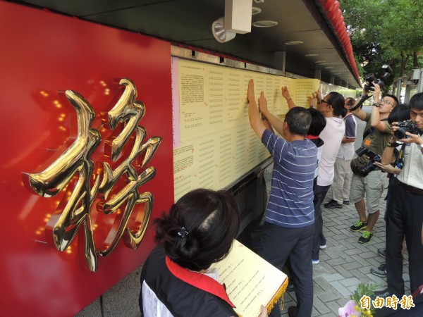 考試院今天宣布，104年公務人員高等考試一級暨二級考試第一試定於11月4日上午10時在考選部國家考場公告欄榜示。（資料照，記者黃邦平攝）