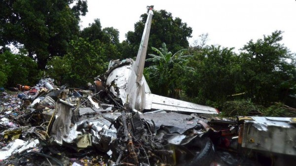 一架貨機今於南蘇丹朱巴機場起飛不久後，便發生墜毀意外，稍早雖一度傳出這架貨機是俄羅斯籍，但剛剛又傳出這架貨機其實屬於當地的航空公司。（圖擷自twitter）