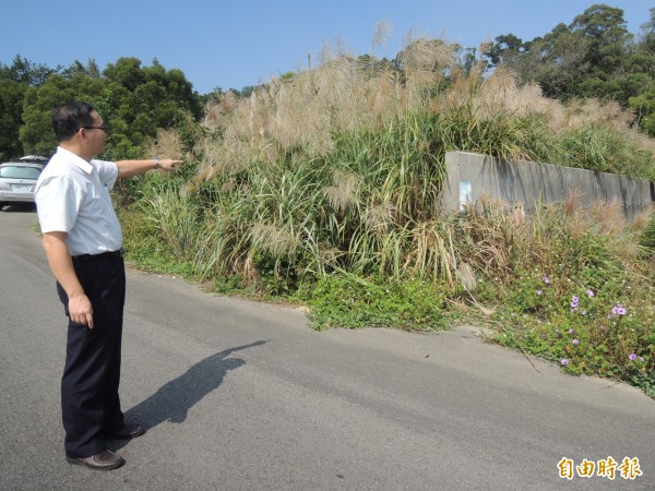 竹北市納骨塔預定地，位在毗鄰鳳崎落日景觀步道的第6公墓旁，已完成各項先期工程。（記者廖雪茹攝）