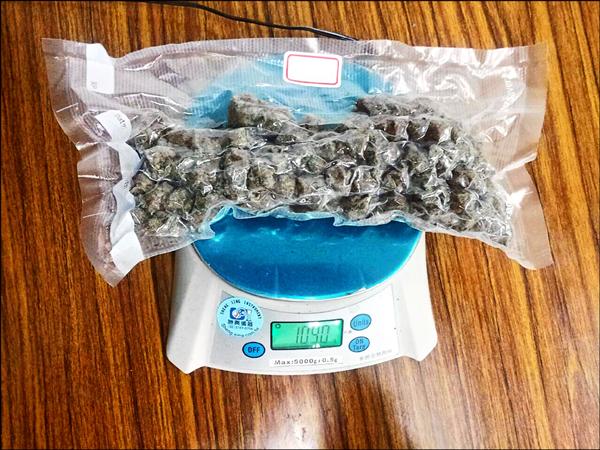 李姓男子向友入買入百餘公克的大麻花，想輕鬆一下卻被查獲。（記者陳恩惠翻攝）