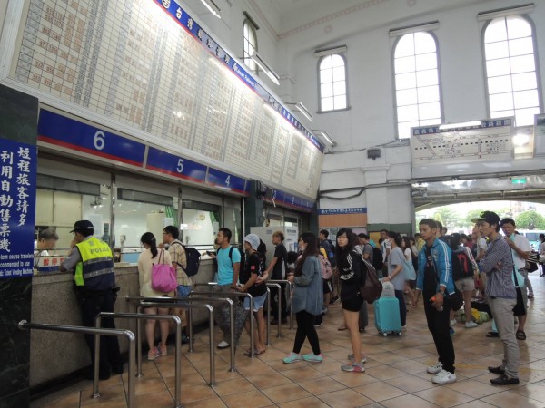 新竹縣一名男子利用原子筆和橡皮擦竄改台鐵過期車票，得逞往返通勤數十次。（情境照，記者王善嬿攝）