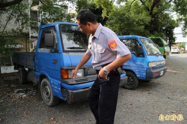 女童舅公祖駕駛的小貨車右前輪出現微量血跡反應。（記者邱芷柔攝）