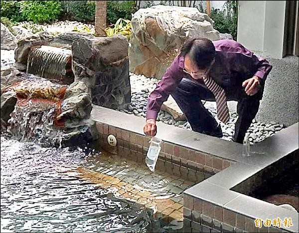 每年10月至隔年2月是泡湯旺季，台北市衛生局每月會抽驗溫泉業者的溫泉水質及稽查營業衛生。（記者謝佳君攝）