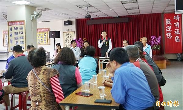 立委孫大千邀集交通部公路總局下鄉聽取地方意見，獲公路總局同意新闢行駛大溪至新北市土城區永寧捷運站的公車路線。（記者李容萍攝）