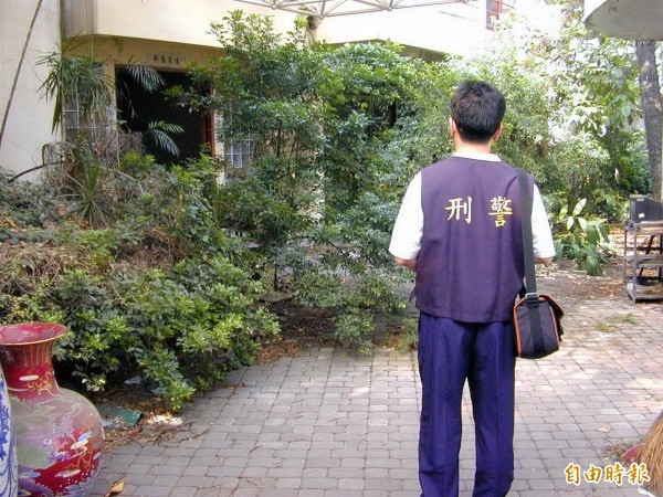 前桃園縣長劉邦友命案現場的官邸在92年拆除改建,當時的景象已見荒涼。(資料照,記者李信宏攝) 前桃園縣長劉邦友命案現場的官邸在92年拆除改建,當時的景象已見荒涼。(資料照,記者李信宏攝)