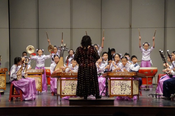 台南北區大光國小國樂團參加台南市104學年度學生音樂比賽，榮獲國樂國小團體A組優等，取得全國賽代表權。（大光國小提供）