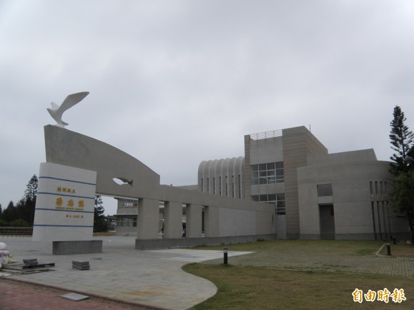 澎湖縣圖書館榮獲今年年度及特色圖書館殊榮。（記者劉禹慶攝）