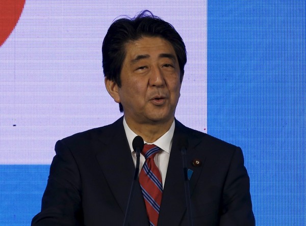 日本首相安倍晉三目前在土耳其的伊斯坦堡，準備參加G20高峰會。安倍在今天傍晚向媒體表示，恐怖主義不該因任何理由受到忍讓。（路透）