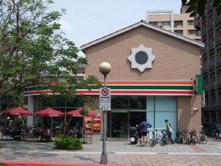 7-ELEVEN與博客來聯手打造未來書店，地點選在台大附近的長星門市。（圖片擷取自7-ELEVEN部落格）