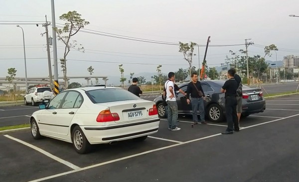 桃園檢警偵辦珠寶富商遭黑幫當街持槍恐嚇案，歷經4個月跟監調查，南下台中逮捕彭男等3嫌到案。（記者李容萍翻攝）