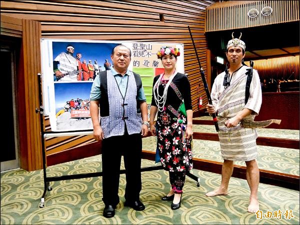 三位原住民議員一起呼籲縣府重視原住民文化。（記者簡惠茹攝）