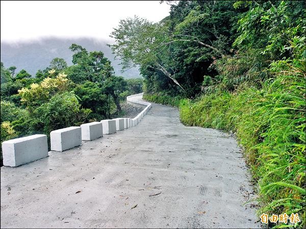 台東林管處今年整建利嘉林道中段，確保行車安全及林業經營有效管理。（記者黃明堂攝）