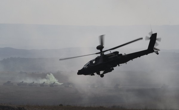 美軍一架阿帕契直升機墜毀南韓，2名飛行員當場死亡。圖為AH-64阿帕契直升機資料照，與新聞無關。（路透）