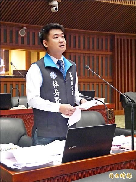 議員林岳賢要求林聰賢大選後邀新總統登島掛牌。（記者簡惠茹攝）