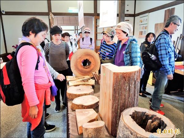 羅東林業文化園區森藝館「繽紛的木竹世界」特展，展示木竹創意產品。（記者江志雄攝）