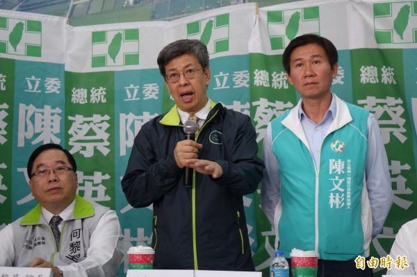 民進黨副總統候選人陳建仁（中）出席彰化縣立委候選人陳文彬醫界後援會成立大會，強調頂新案讓台灣人民失望。（記者劉曉欣攝）