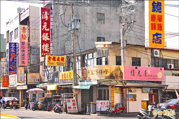 朴子市「金地王苦仔嗲」，以公告土地現值換算，每坪超過60萬元，蟬聯嘉縣地王。（記者林宜樟攝）