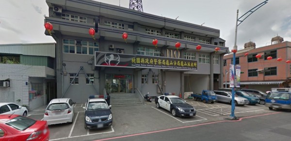 賴男行搶後自行到龜山派出所自首。（圖擷取自Google Map）