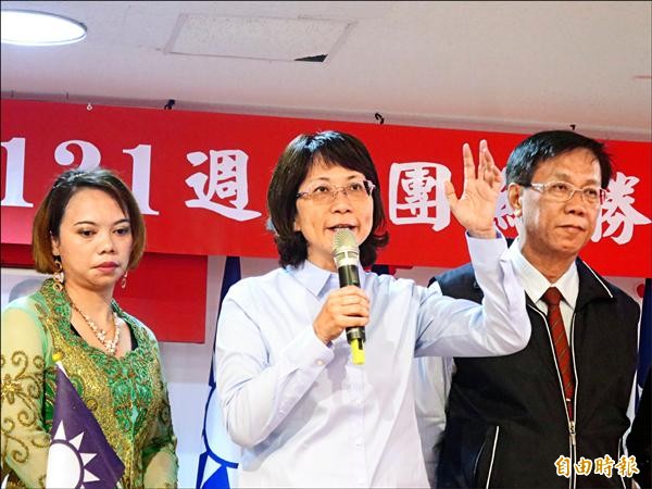 國民黨副總統候選人王如玄（中）昨出席南投黨慶活動，向民眾宣揚勞委會主委任內爭取到的勞工權益。（記者劉濱銓攝）