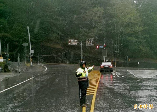 今天全台各地都有可能出現降雨。（資料照，記者游太郎攝）