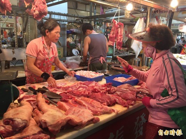 這位里長運用「豬肉」，讓社區裡幾乎看不到垃圾。（記者張聰秋攝）