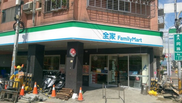 全家店員作詩感嘆店員都變超人。（資料照，記者何宗翰攝）