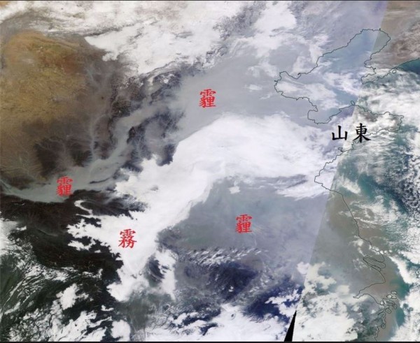 鄭明典稍早在臉書分享一張衛星影像，而圖片中的「霾」壟罩了中國華北地區以及長江北部一帶，範圍之大令人咋舌。（圖擷取自鄭明典臉書）