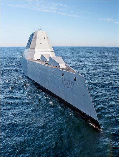 外型充滿未來感的朱瓦特號驅逐艦（USS Zumwalt）七日在緬因州試航。 （法新社）