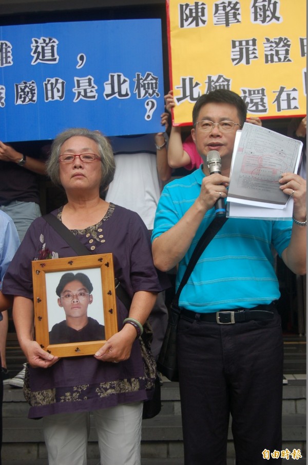 上兵江國慶遭刑求逼供，最終槍決冤死，全案沉冤15年才得以平反，江家也獲賠史上最高的1億318萬餘元賠償金，圖為江國慶母親。（資料照，記者楊國文攝）