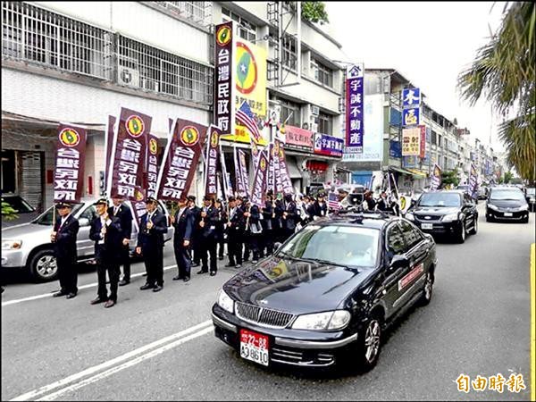 「美國軍政府」紅色車牌的汽車。（資料照，記者劉斌銓攝）