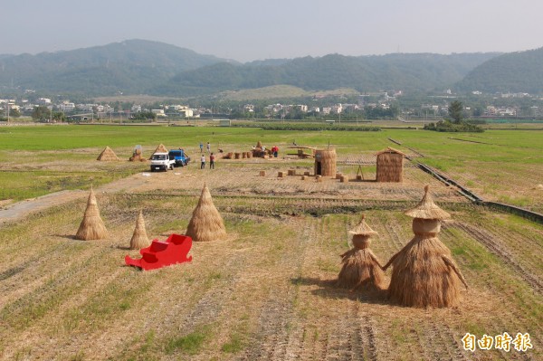 彰化縣田中鎮將首度舉辦「稻草人藝術節」。（記者陳冠備攝）