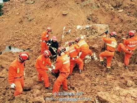 中國廣東省深圳發生山崩，目前有千名人員在進行搜救工作。（圖片擷取自深圳微薄）