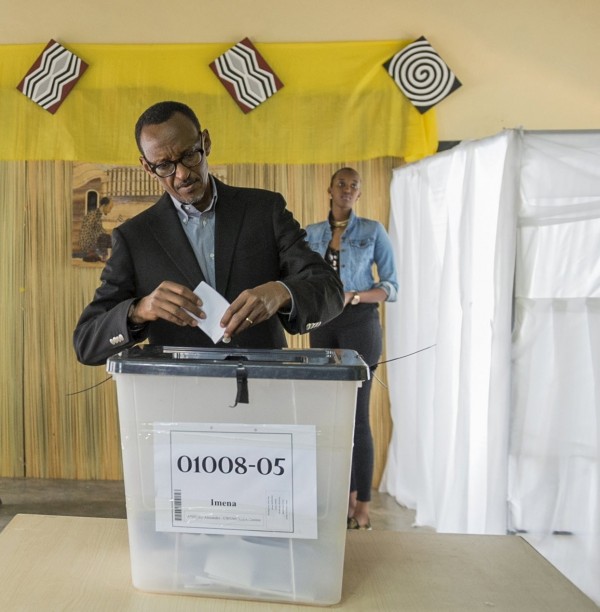 盧安達有98.3%的投票者支持「修憲讓總統延任」，現任已執政15年的總統卡加米（Paul Kagame）將得以再次參選連任，並可能一直當總統到2034年。（路透）