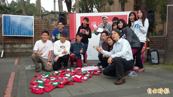 台大等23所大學耶誕節前，向社會各界募集禮物送給偏鄉學童。（記者李盈蒨攝）