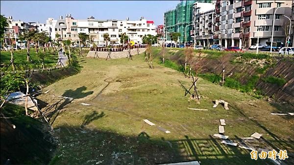 高市本安里每逢豪雨積水成災，市府水利局闢建本安里生態滯洪公園，完工啟用。 （記者陳文嬋攝）