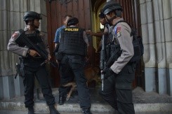 印尼警方今天逮捕2名計畫新年在首都雅加達發動自殺式炸彈恐怖攻擊的嫌犯，其中1名為來自中國的維吾爾族人，警方懷疑他與今年8月泰國曼谷爆炸案有關。（圖擷自《曼谷時報》）
