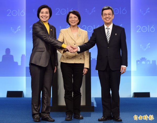 三位副總統候選人表現各有千秋，但有網友批評王如玄、徐欣瑩兩人是「一個在講自己，一個在講自己的黨」。（記者廖振輝攝）