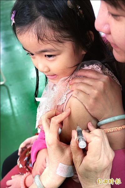 春節是流感高峰，衛生局呼籲市民盡早接種疫苗預防。（記者蔡淑媛攝）